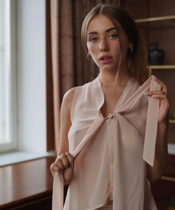 👑 Креативная, нежная и опытная, я умею доставить удовольствие на все сто. У меня есть все, что ты можешь себе представить – отвязное воображение, бесконечное желание и эротические фантазии. 🌟 Живу в самом сердце Москвы, в Москве, и каждая встреча со мной – это маленькое путешествие в мир наслаждения. У меня шикарные фото и поистине безупречные отзывы, которые говорят сами за себя. 📸💋 Доверься мне и открой новые грани удовольствия. Жду звонка, чтобы принести в твою жизнь немного 🌹🔥 Даша